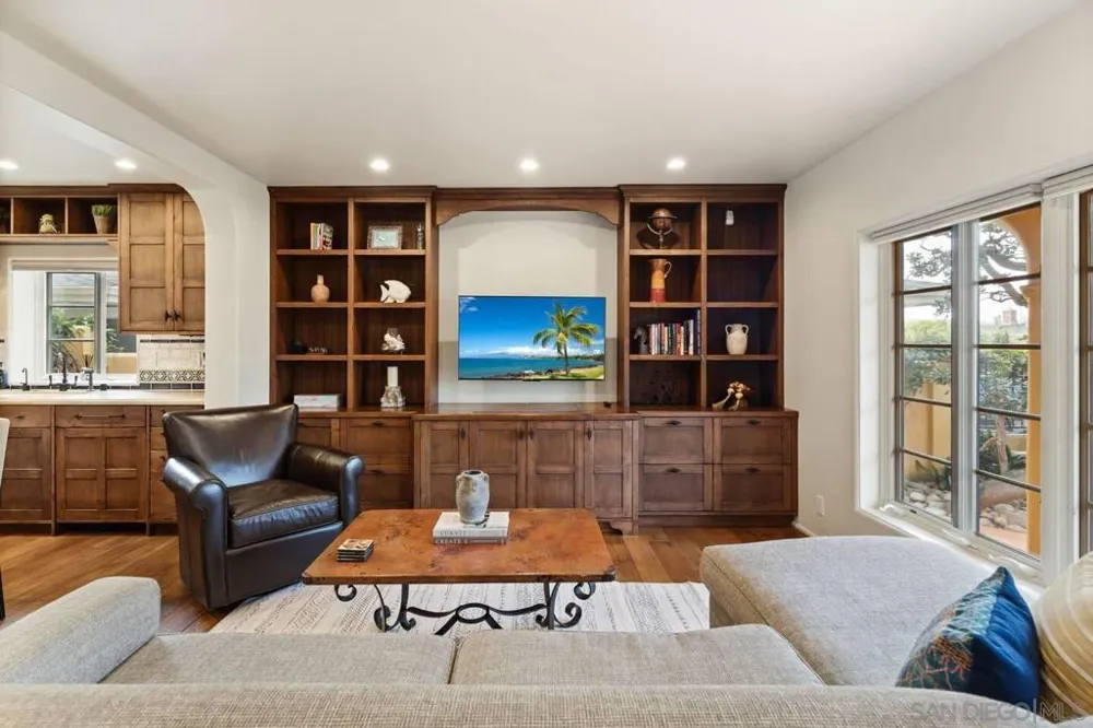 7344 Olivetas Ave La Jolla, CA 92037
