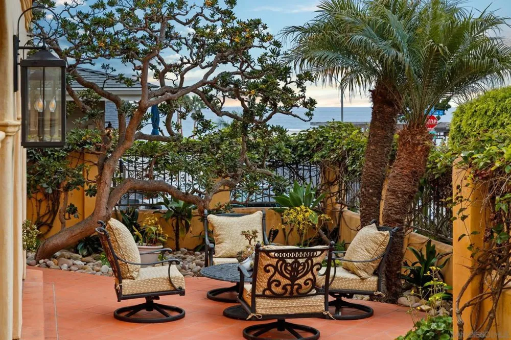 7344 Olivetas Ave La Jolla, CA 92037