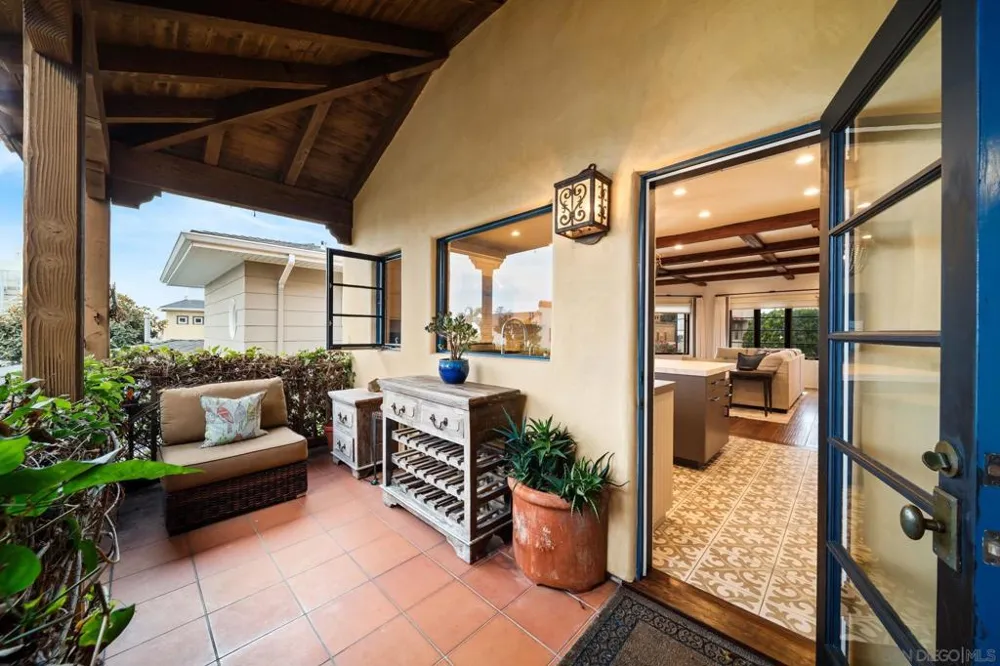 7344 Olivetas Ave La Jolla, CA 92037