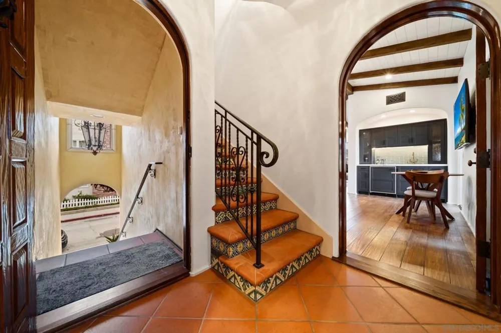 7344 Olivetas Ave La Jolla, CA 92037