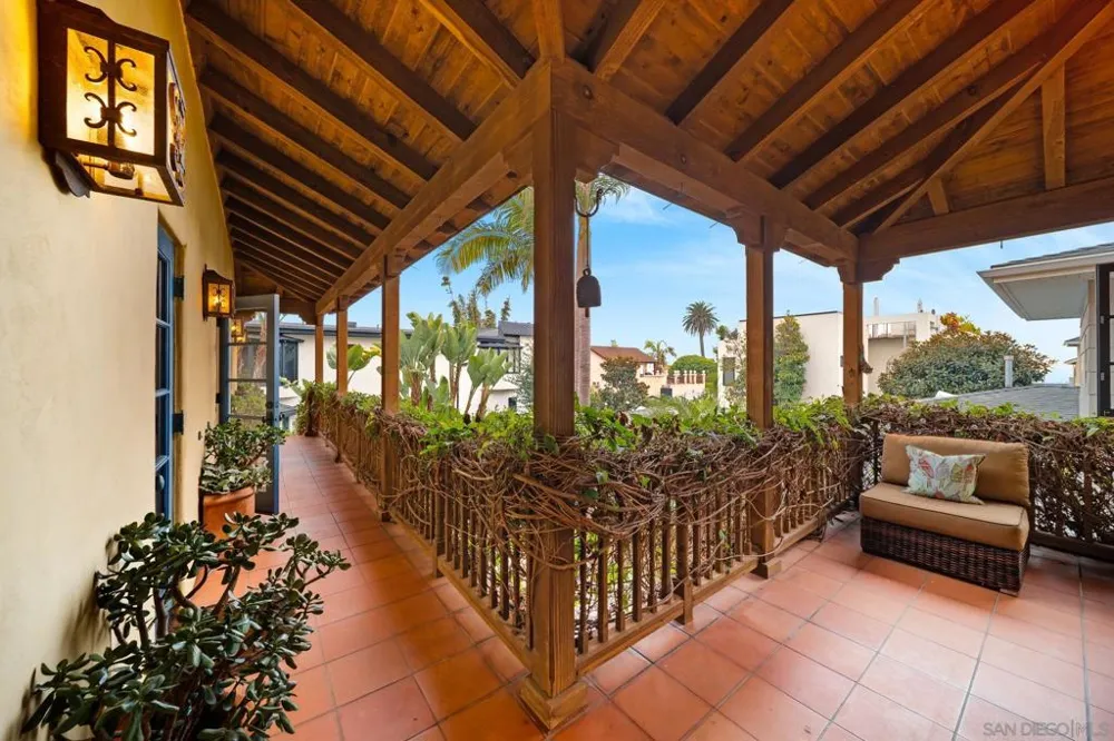 7344 Olivetas Ave La Jolla, CA 92037
