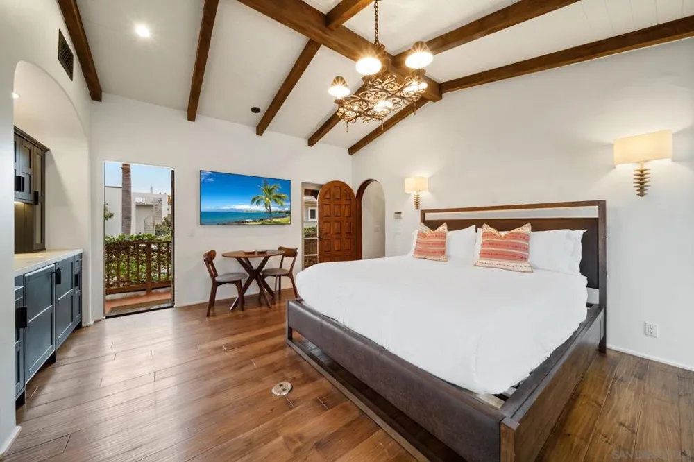 7344 Olivetas Ave La Jolla, CA 92037