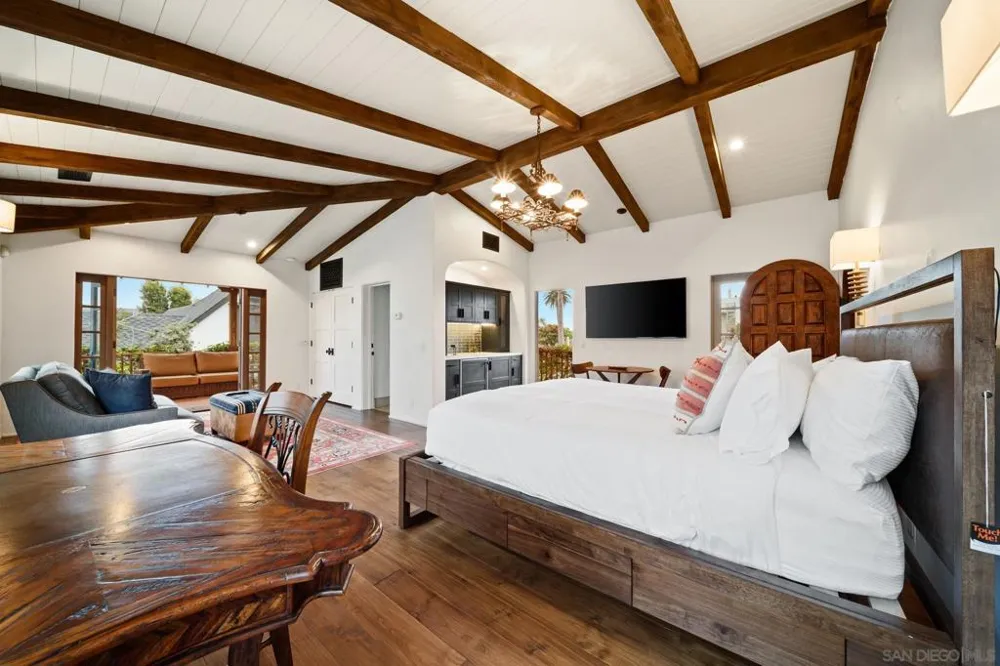 7344 Olivetas Ave La Jolla, CA 92037