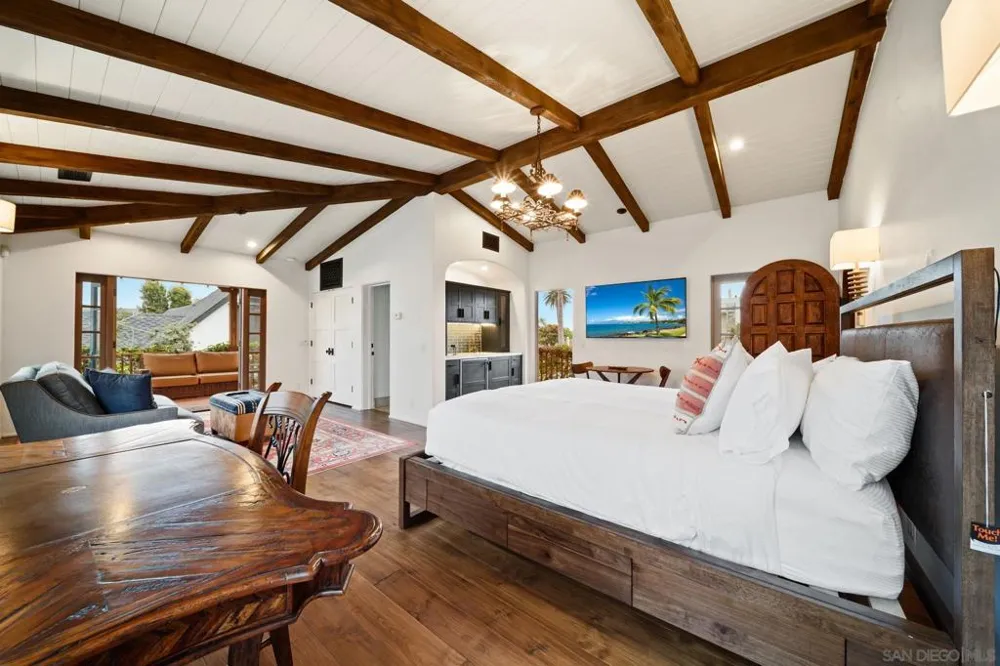 7344 Olivetas Ave La Jolla, CA 92037
