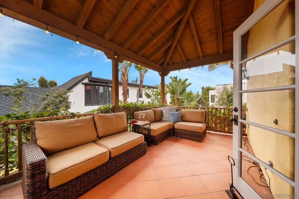 7344 Olivetas Ave La Jolla, CA 92037