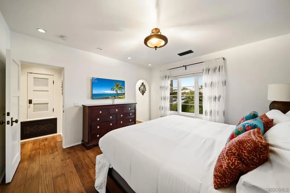 7344 Olivetas Ave La Jolla, CA 92037