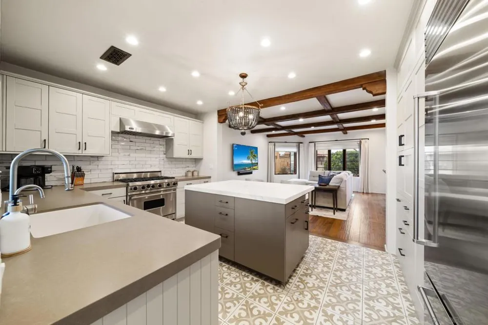 7344 Olivetas Ave La Jolla, CA 92037