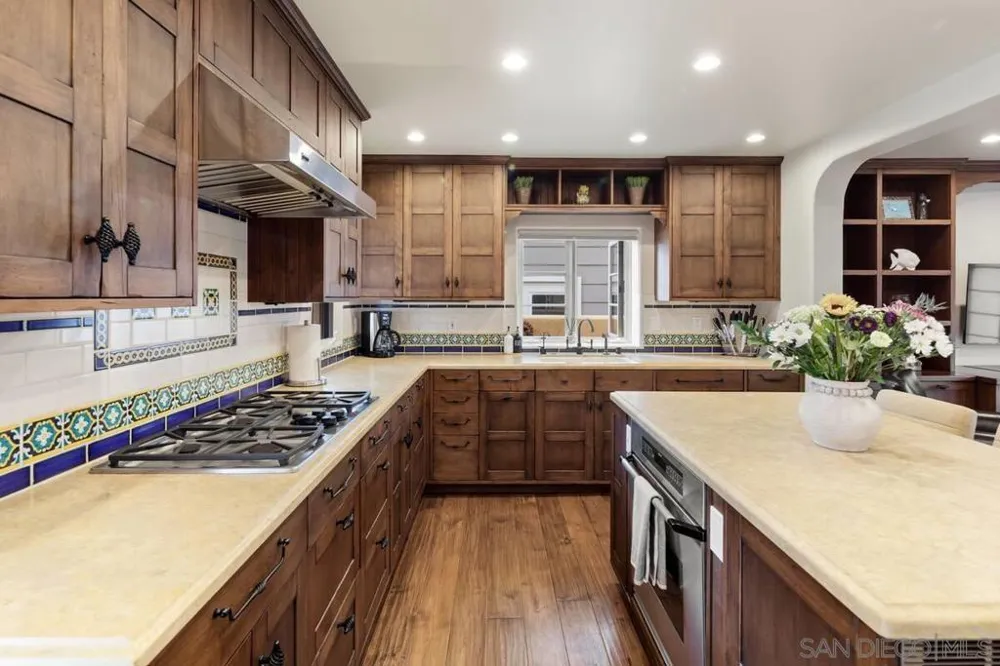 7344 Olivetas Ave La Jolla, CA 92037