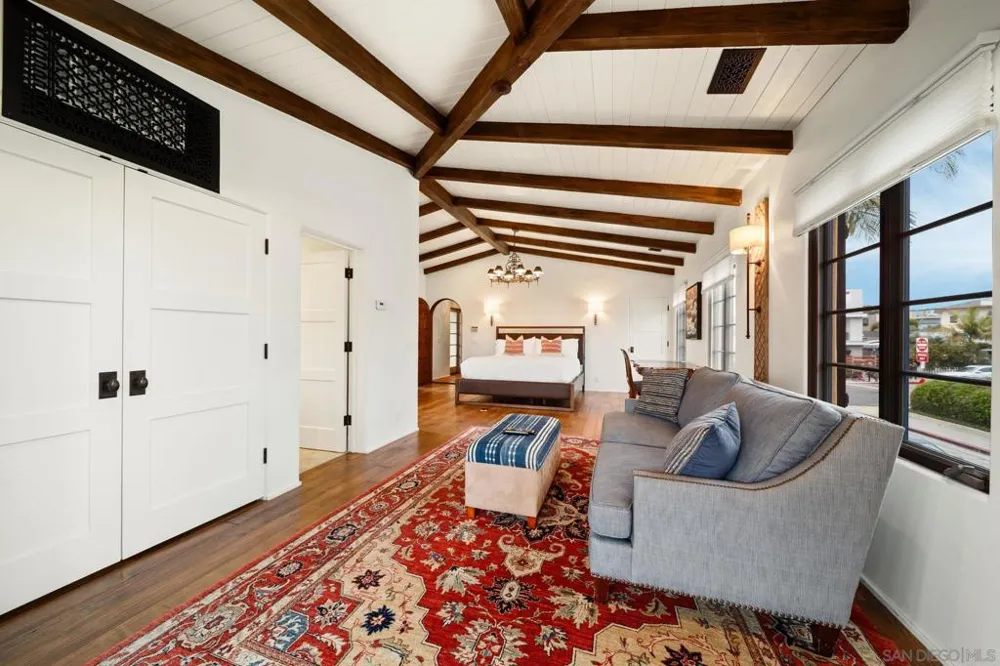 7344 Olivetas Ave La Jolla, CA 92037