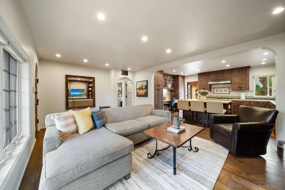 7344 Olivetas Ave La Jolla, CA 92037