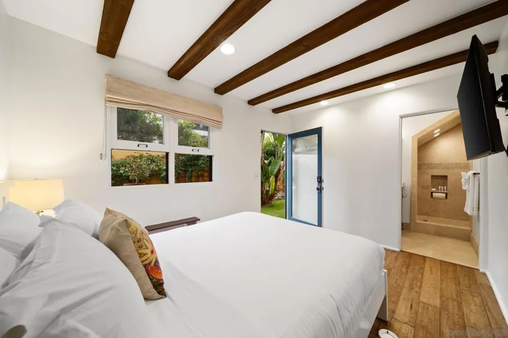 7344 Olivetas Ave La Jolla, CA 92037