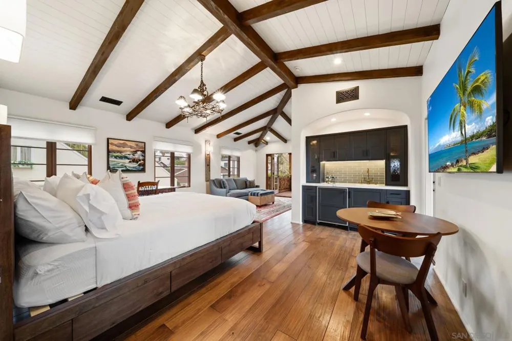 7344 Olivetas Ave La Jolla, CA 92037