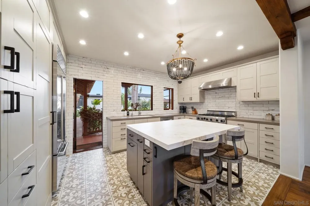 7344 Olivetas Ave La Jolla, CA 92037