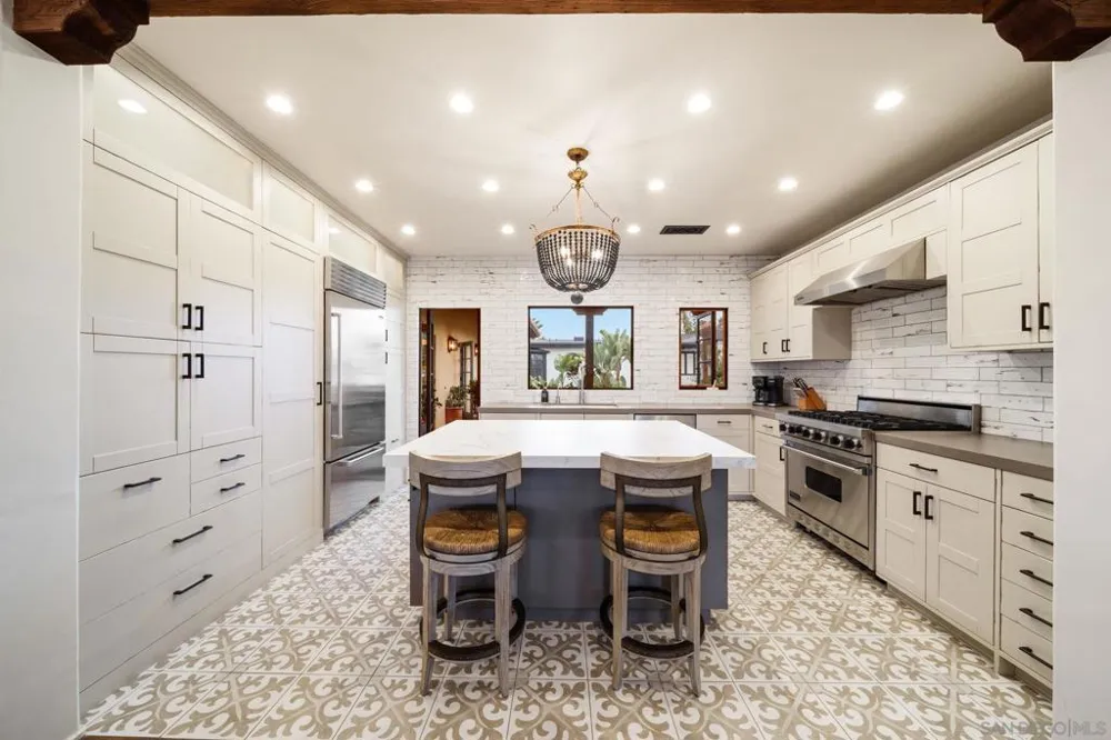 7344 Olivetas Ave La Jolla, CA 92037