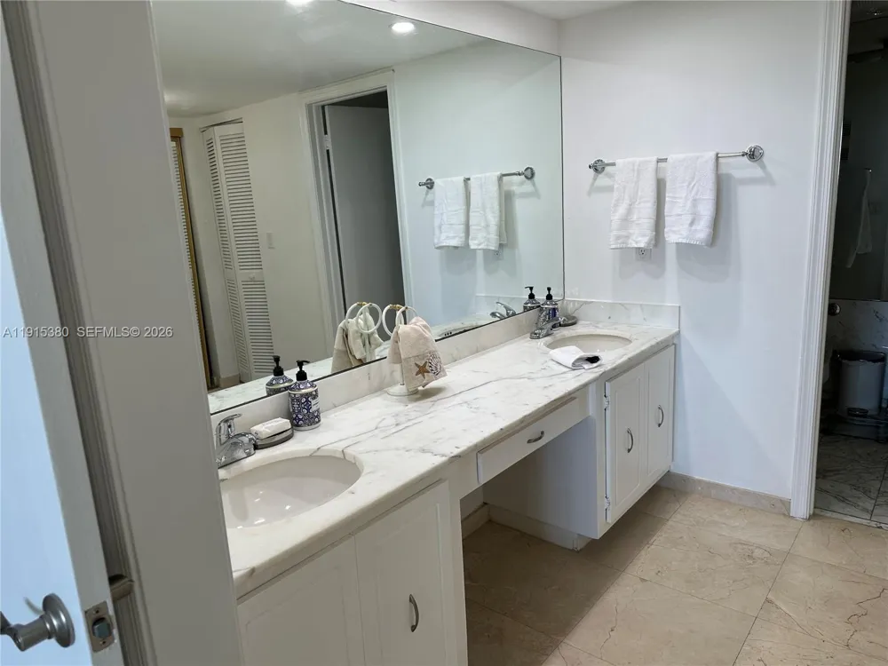 199 Ocean Lane Dr #1004 Key Biscayne, FL 33149