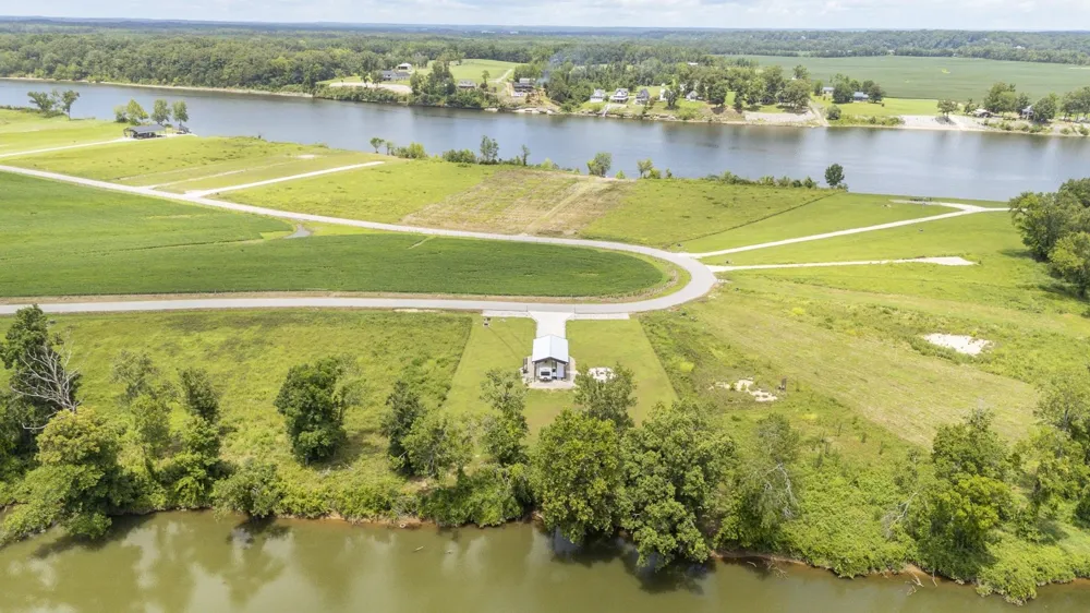 6425 CRAVENS RD Savannah, TN 38372