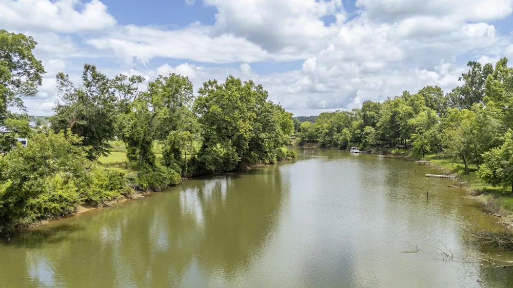6425 CRAVENS RD Savannah, TN 38372