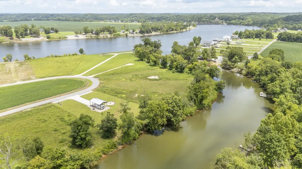 6425 CRAVENS RD Savannah, TN 38372