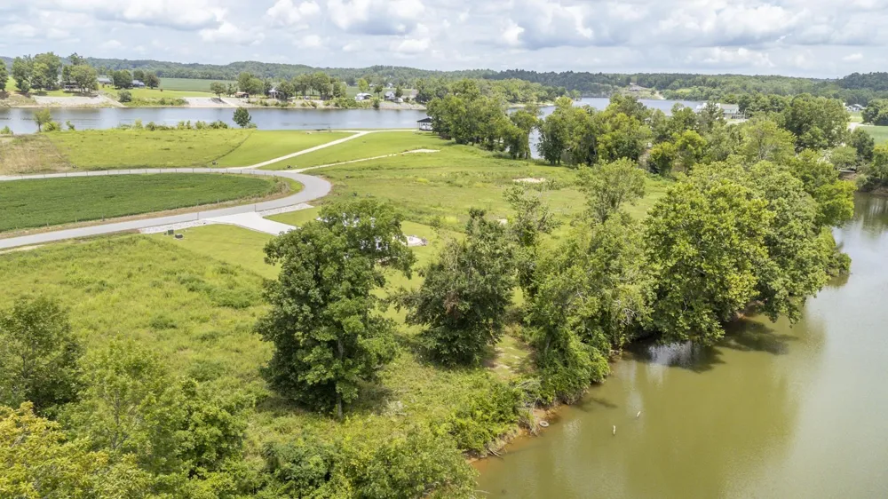 6425 CRAVENS RD Savannah, TN 38372