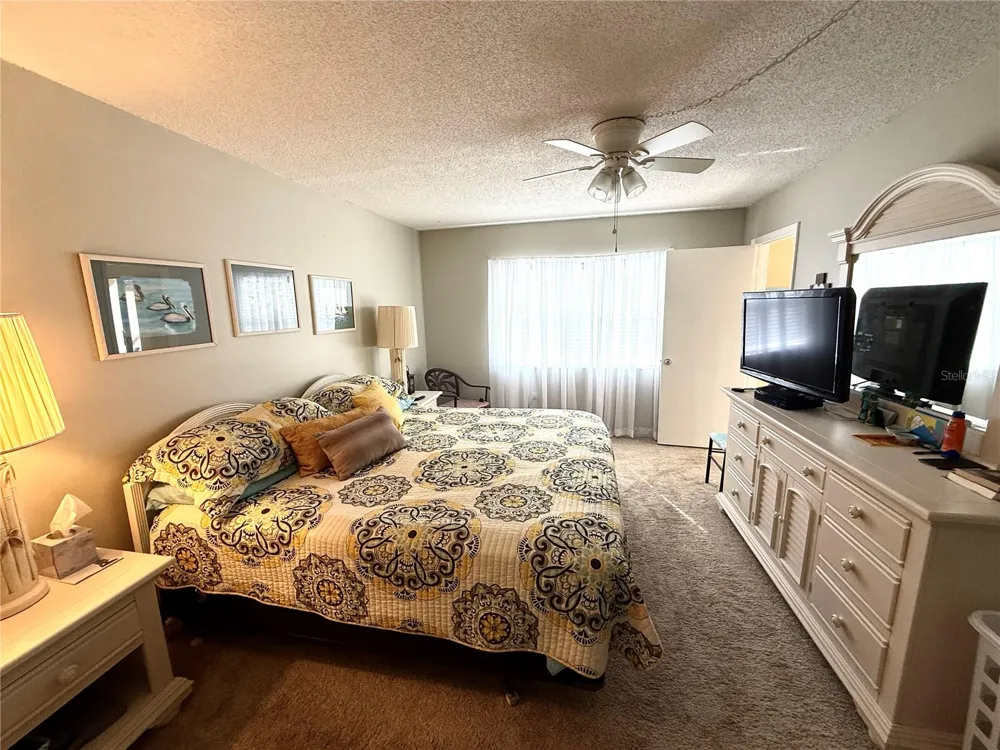 315 30TH AVENUE W #B305 Bradenton, FL 34205