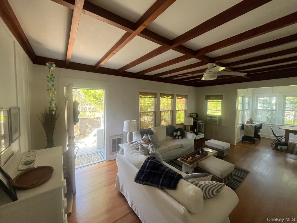 22 Crescent Avenue Seaview, NY 11770
