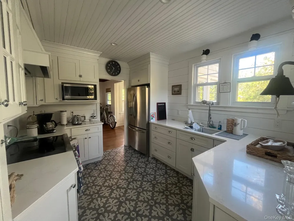22 Crescent Avenue Seaview, NY 11770