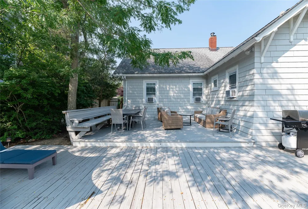 22 Crescent Avenue Seaview, NY 11770