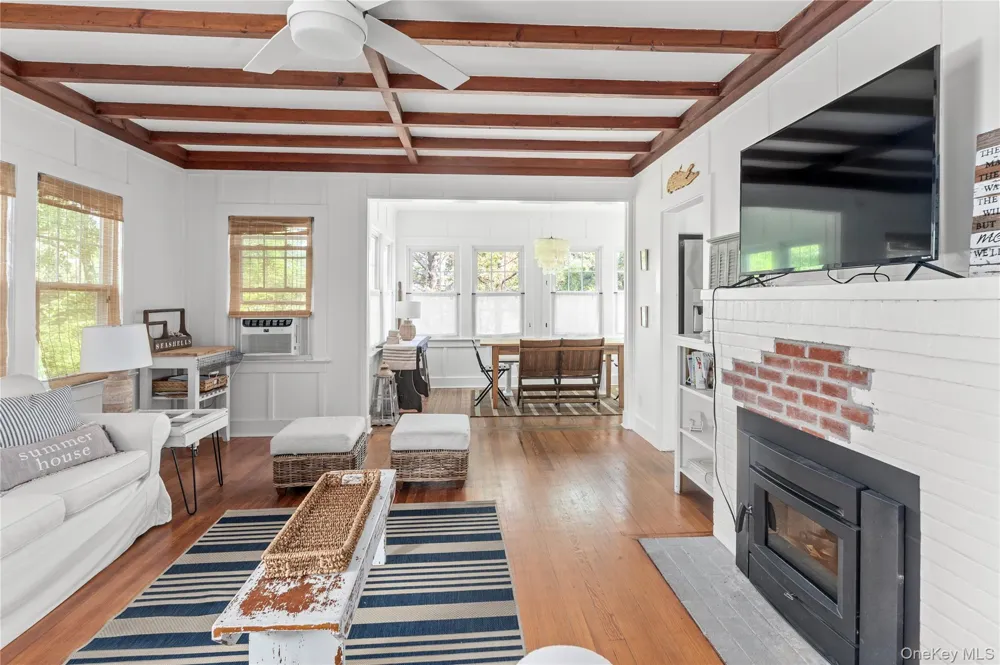 22 Crescent Avenue Seaview, NY 11770