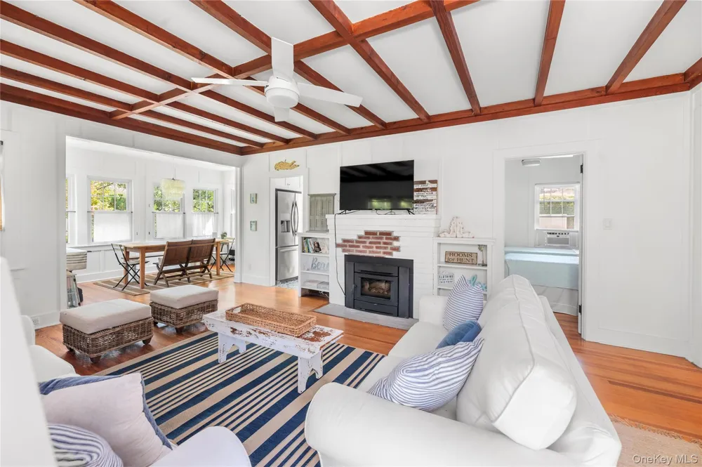 22 Crescent Avenue Seaview, NY 11770
