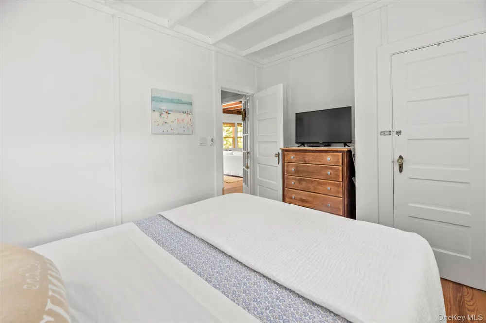 22 Crescent Avenue Seaview, NY 11770