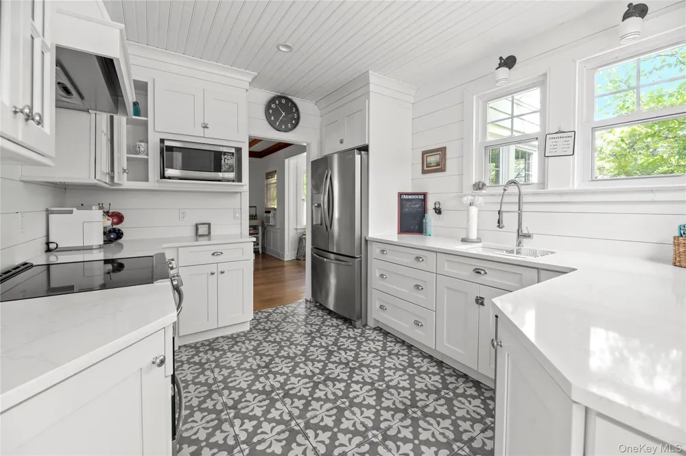 22 Crescent Avenue Seaview, NY 11770
