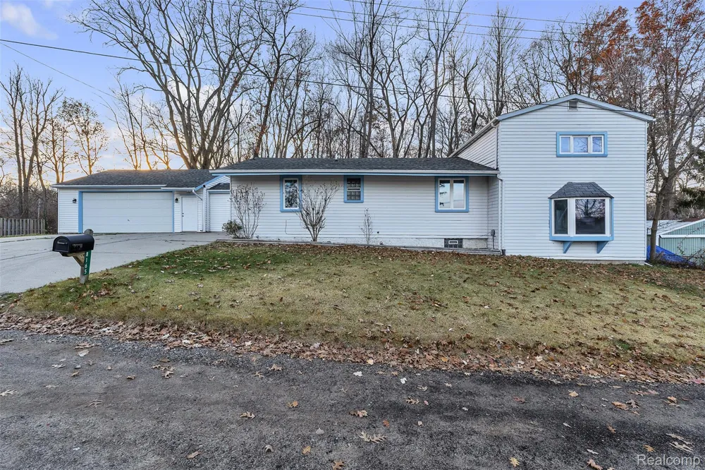 8165 Leonard Drive Holly Township, MI 48442