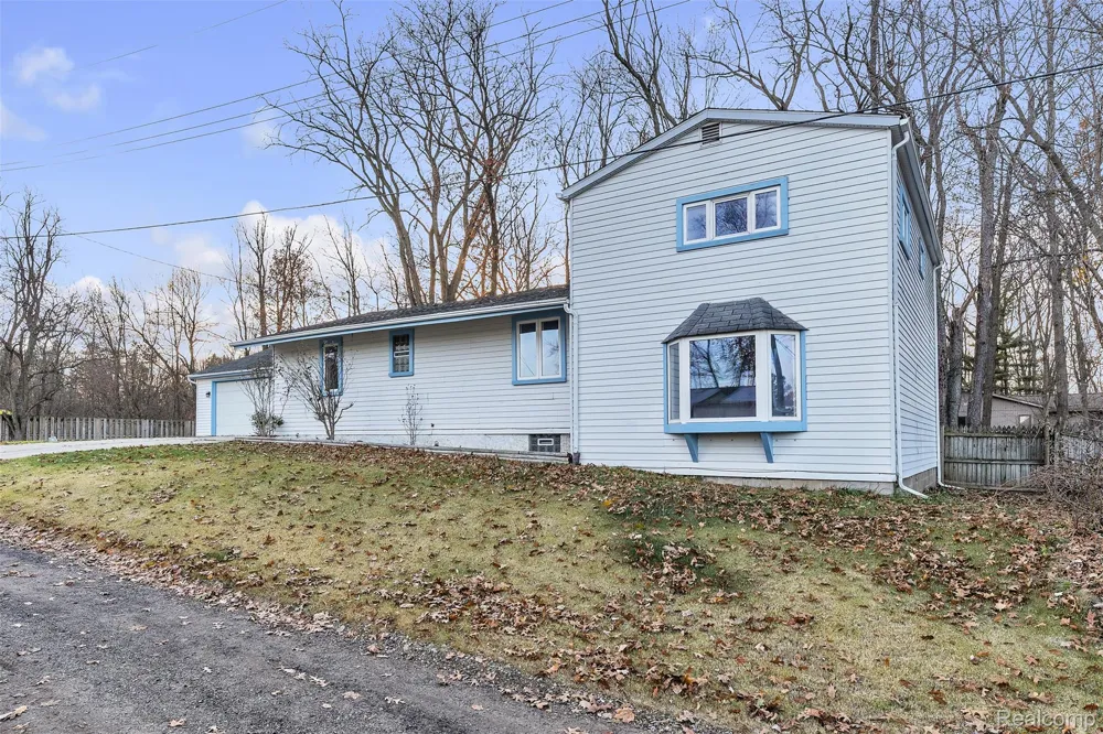8165 Leonard Drive Holly Township, MI 48442