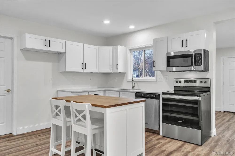 8165 Leonard Drive Holly Township, MI 48442