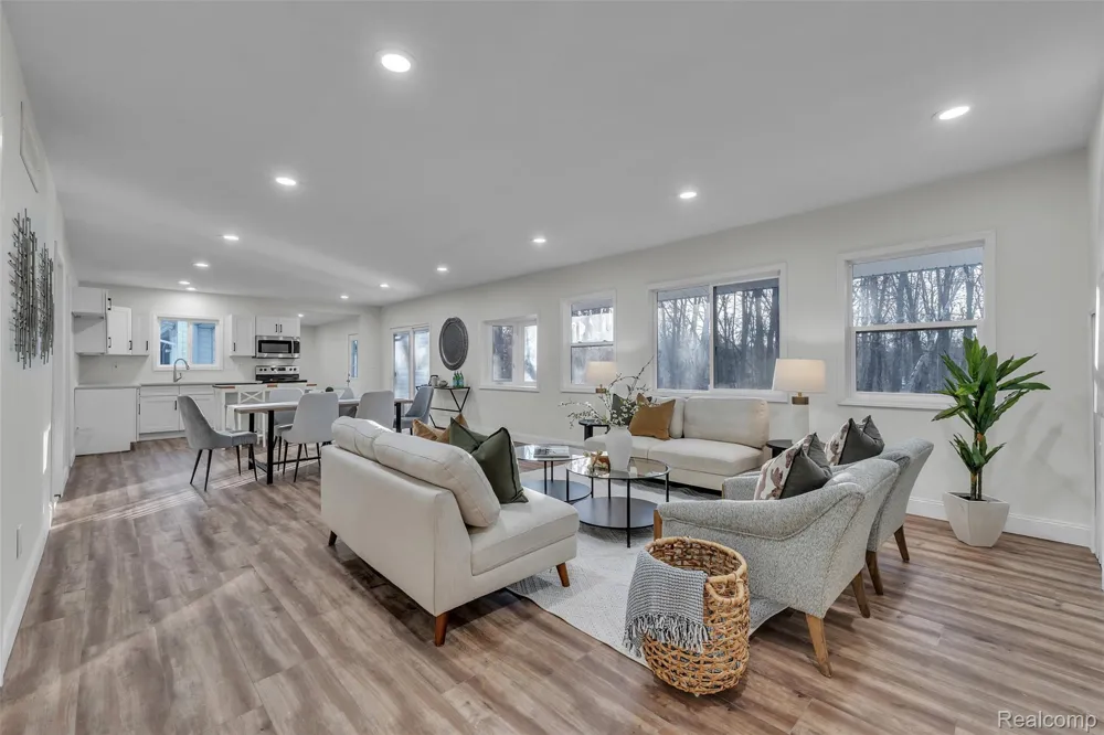 8165 Leonard Drive Holly Township, MI 48442