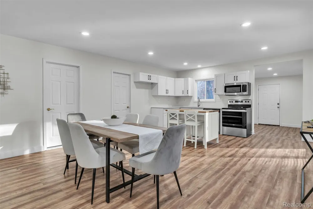 8165 Leonard Drive Holly Township, MI 48442