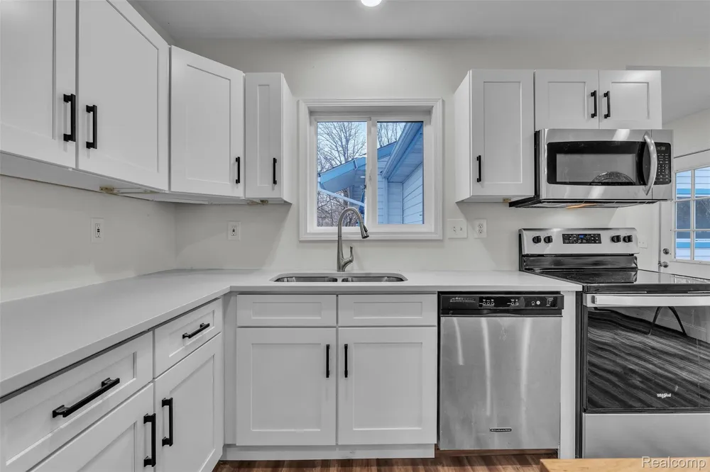 8165 Leonard Drive Holly Township, MI 48442