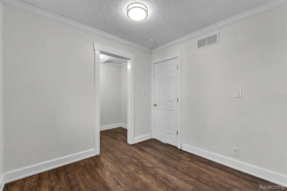 8165 Leonard Drive Holly Township, MI 48442