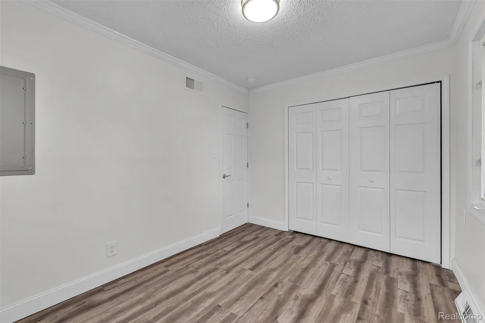 8165 Leonard Drive Holly Township, MI 48442