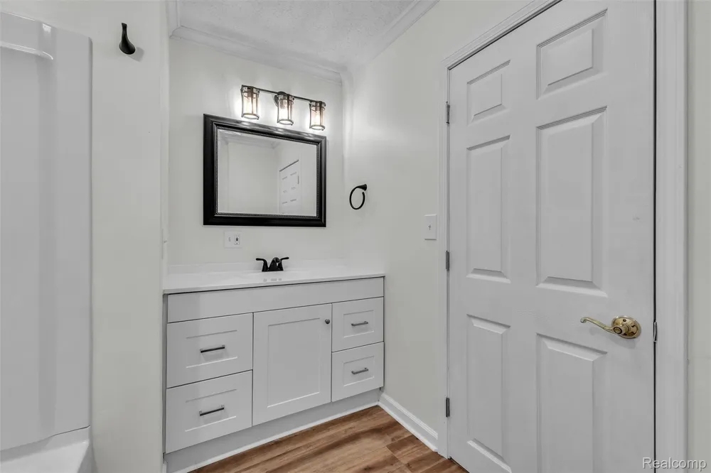 8165 Leonard Drive Holly Township, MI 48442