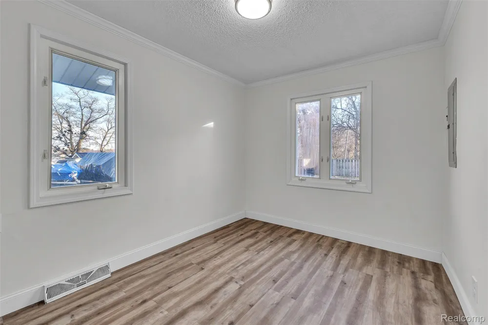 8165 Leonard Drive Holly Township, MI 48442