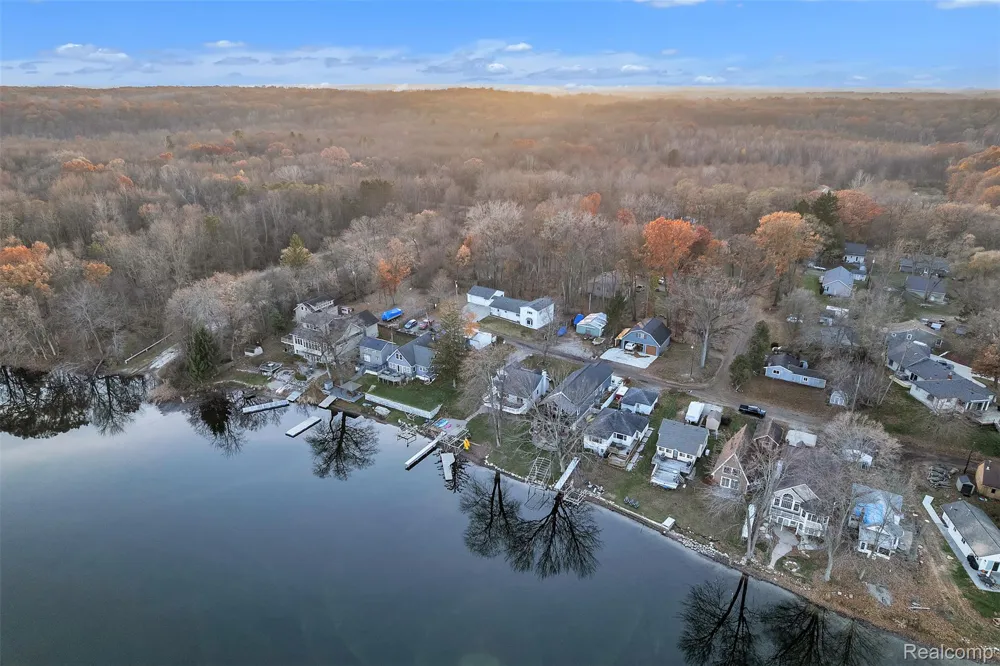8165 Leonard Drive Holly Township, MI 48442