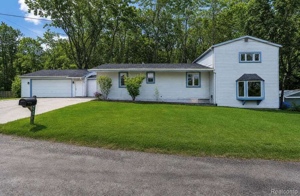 8165 Leonard Drive Holly Township, MI 48442