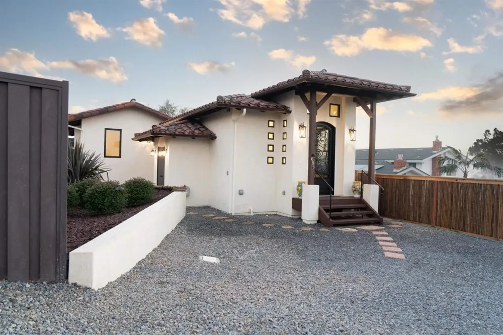 606 Camino De Orchidia Encinitas, CA 92024