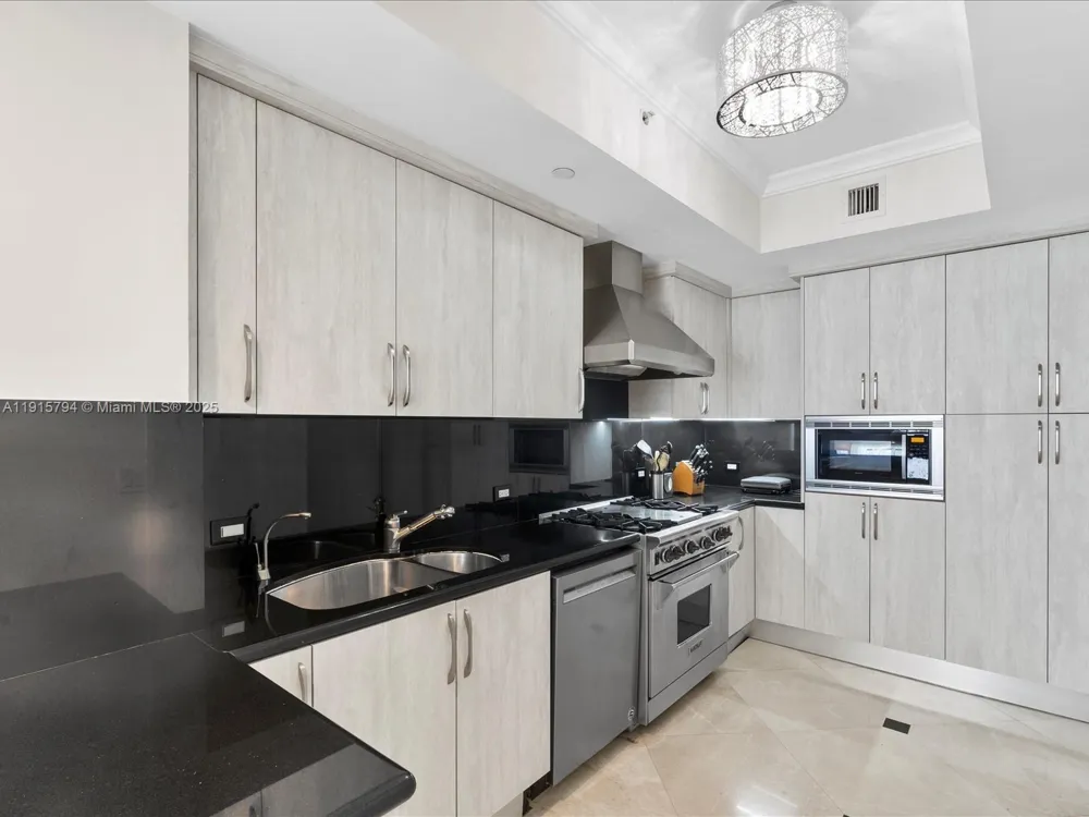17875 Collins Ave #3305 Sunny Isles Beach, FL 33160