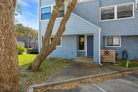 209 Forest Hills #120