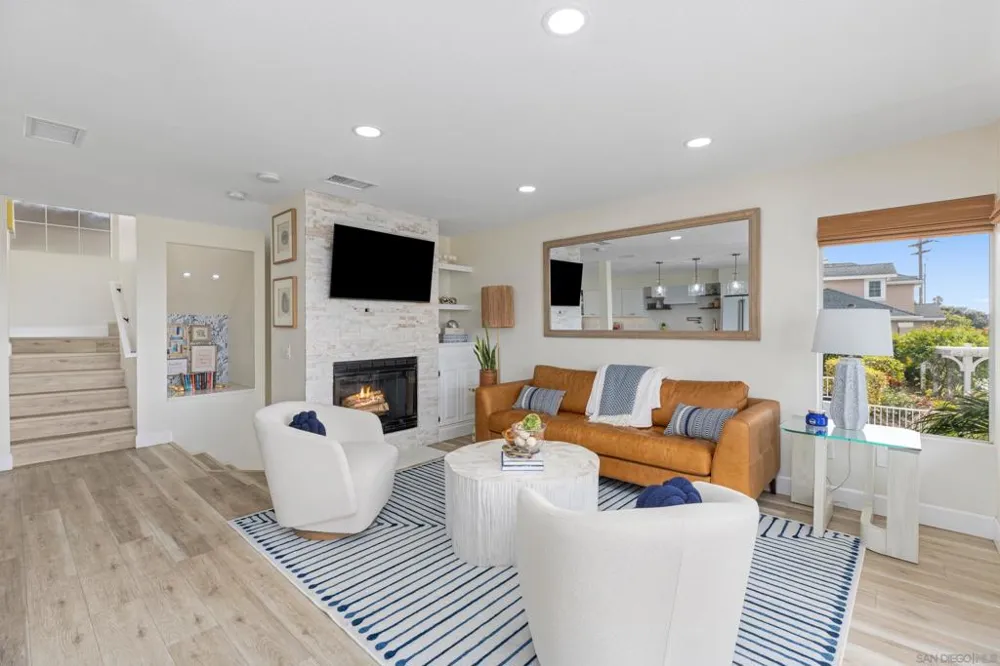 579 Hygeia #Unit A Encinitas, CA 92024