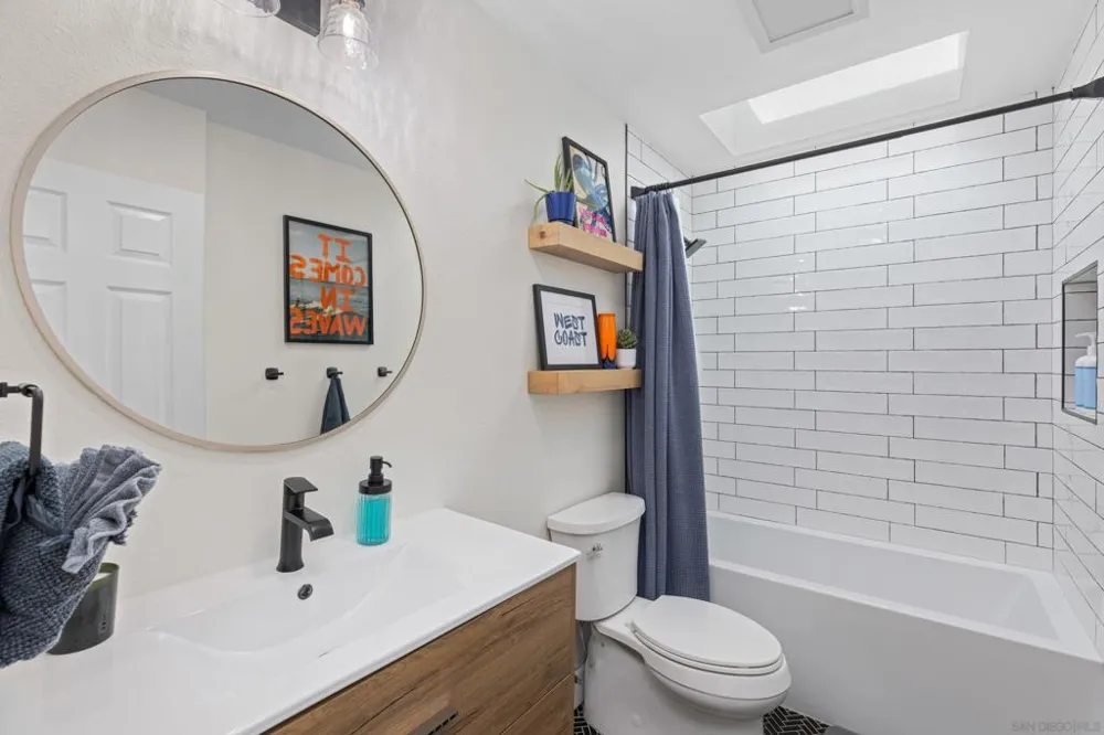 579 Hygeia #Unit A Encinitas, CA 92024