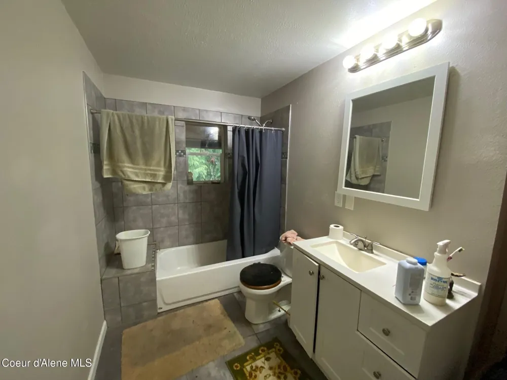 696 Raven Ridge Sandpoint, ID 83864