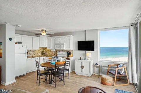 Estero Boulevard #906